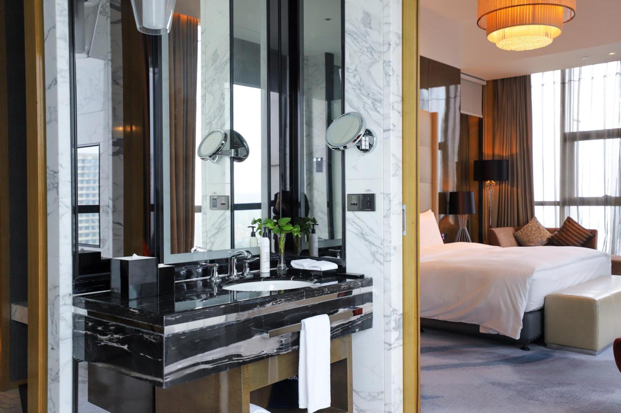 Wanda Realm Jiangmen Hotel Exterior photo